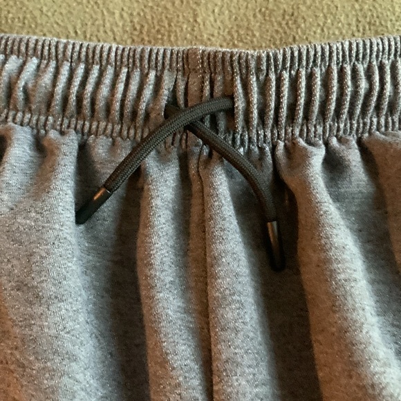 Trend men’s gray cargo sweatpants. Size XXL. Drawstring. Back pocket on right - Picture 3 of 9